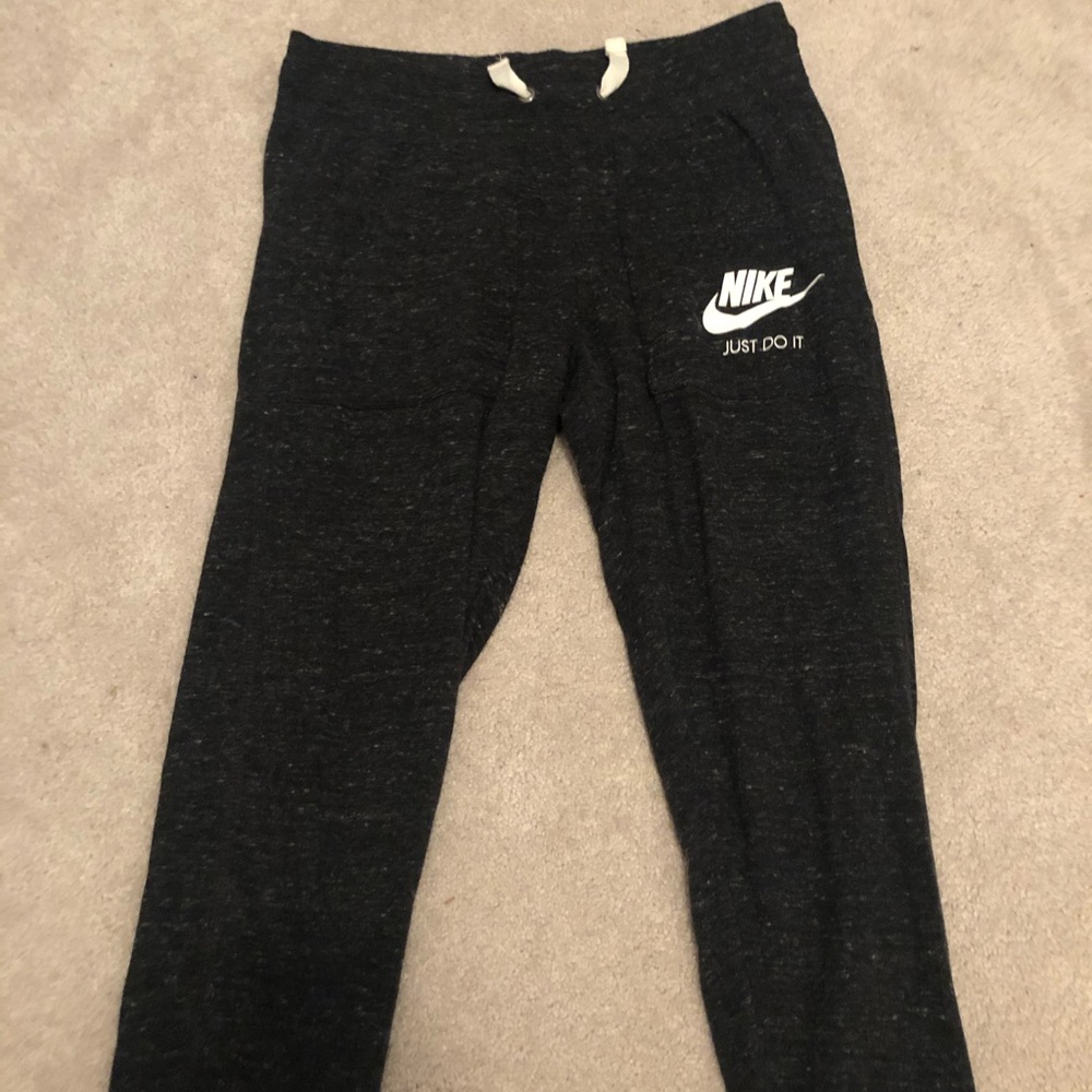 Nike capris - Picture 2 of 2